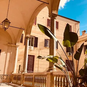  Apartment Palazzo Ventimiglia & Italien